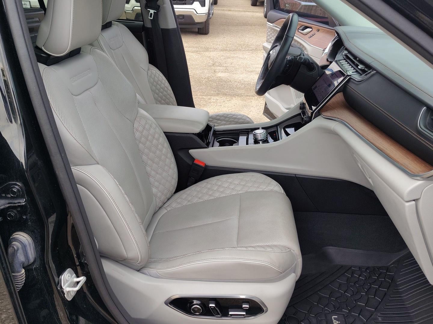 2023 Jeep Grand Cherokee Summit