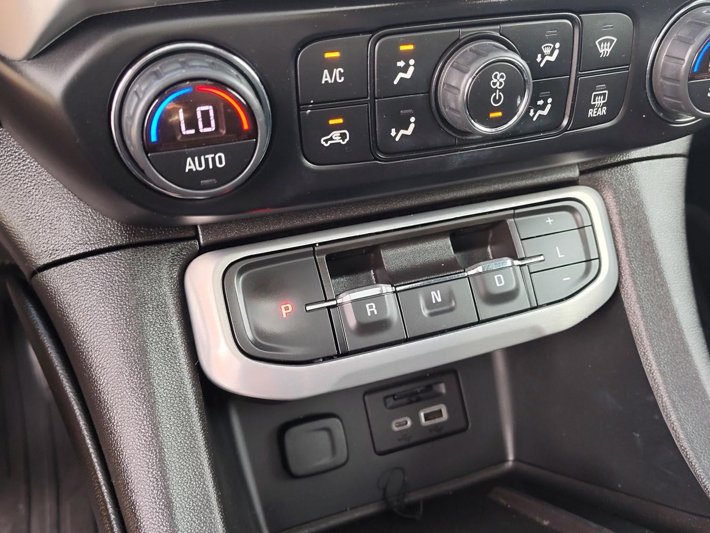 2022 GMC Acadia SLT