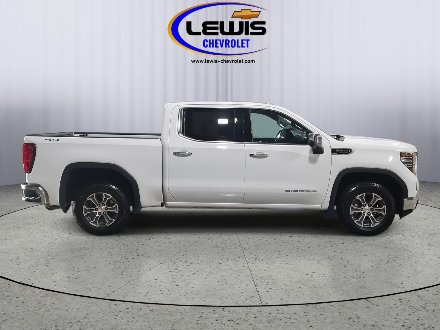 2025 GMC Sierra 1500 SLT