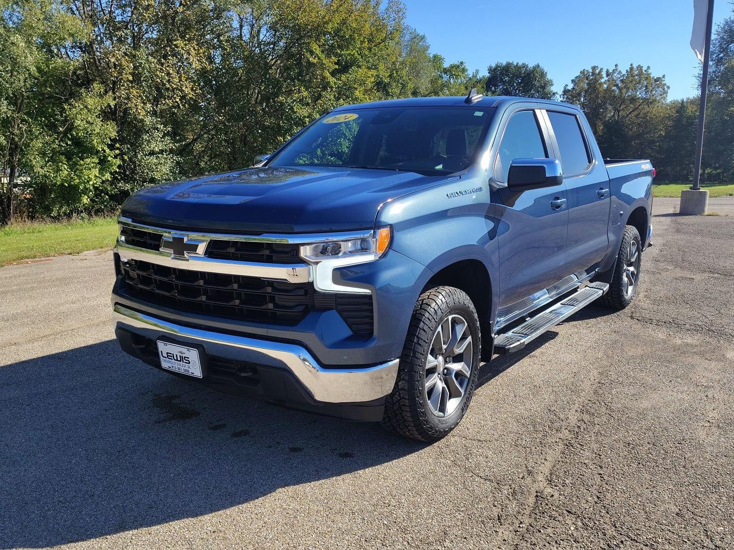 Used 2024 Chevrolet Silverado 1500 LT with VIN 2GCUDDED9R1202006 for sale in Kansas City